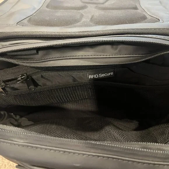 Wandrd Carryall Duffel 40L - Picture 4 of 5